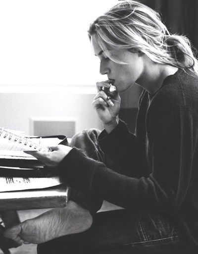 reading woman foot fetish